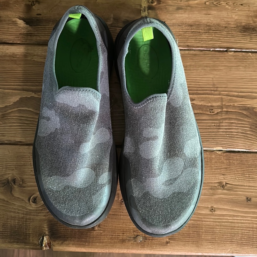 Oofos sneakers women’s size 9